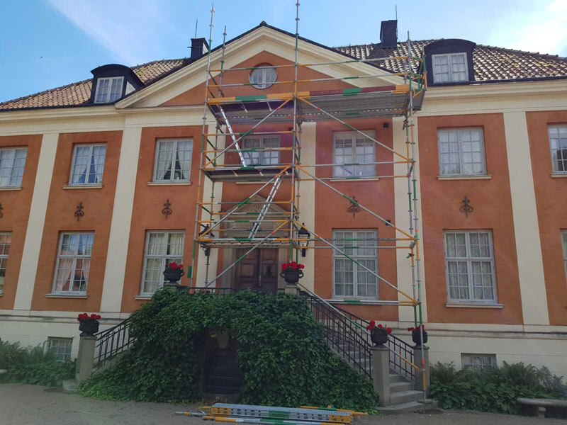 Lagning och kalkning av fasad på Stensnäs Gård i Mörrum
